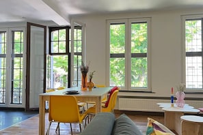 Dining - Bright loft in the heart of Paris (Liège)