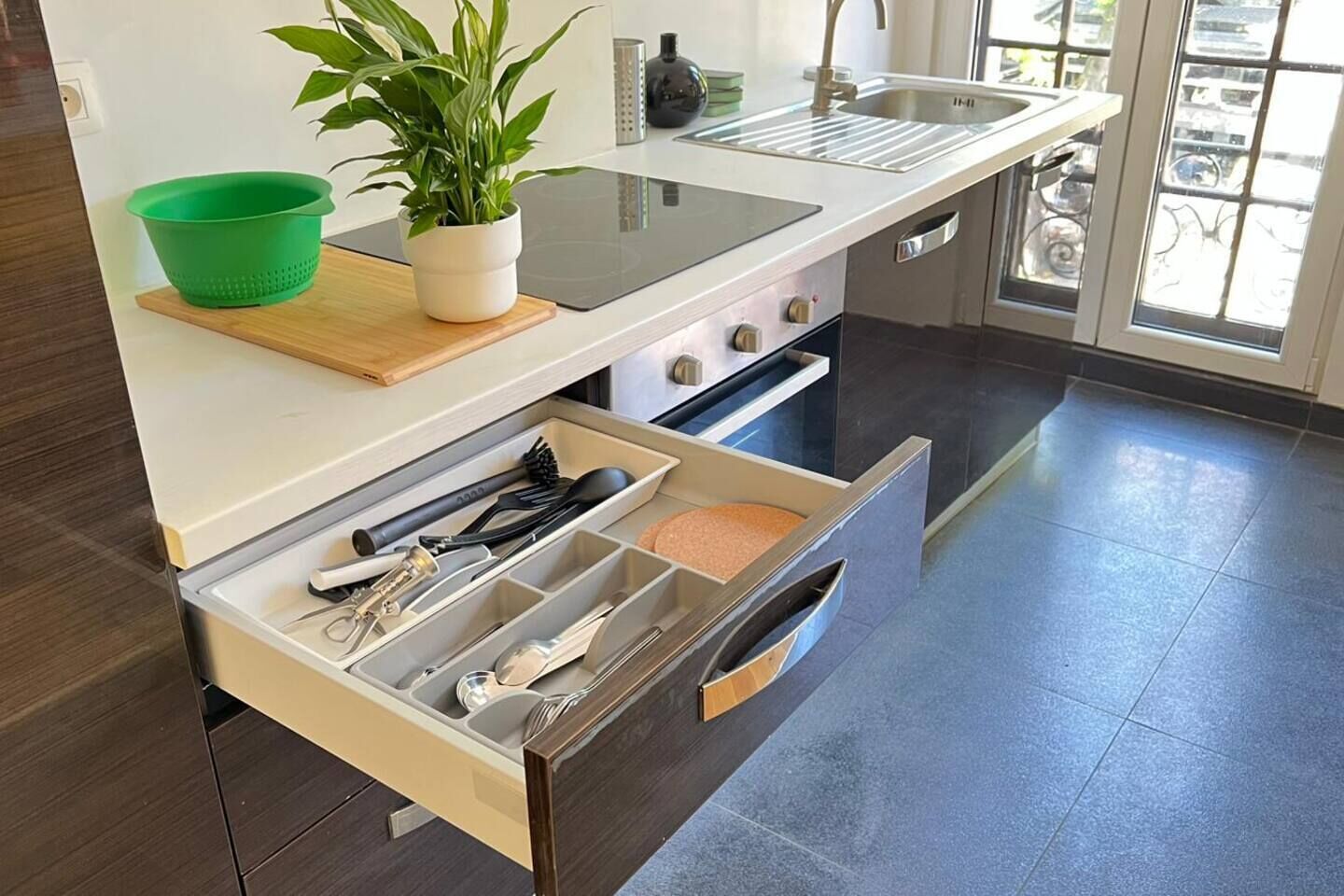 Micro-ondes, four, plaque de cuisson