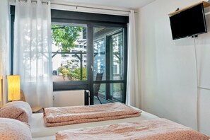3 slaapkamers, een strijkplank/strijkijzer, wifi, beddengoed