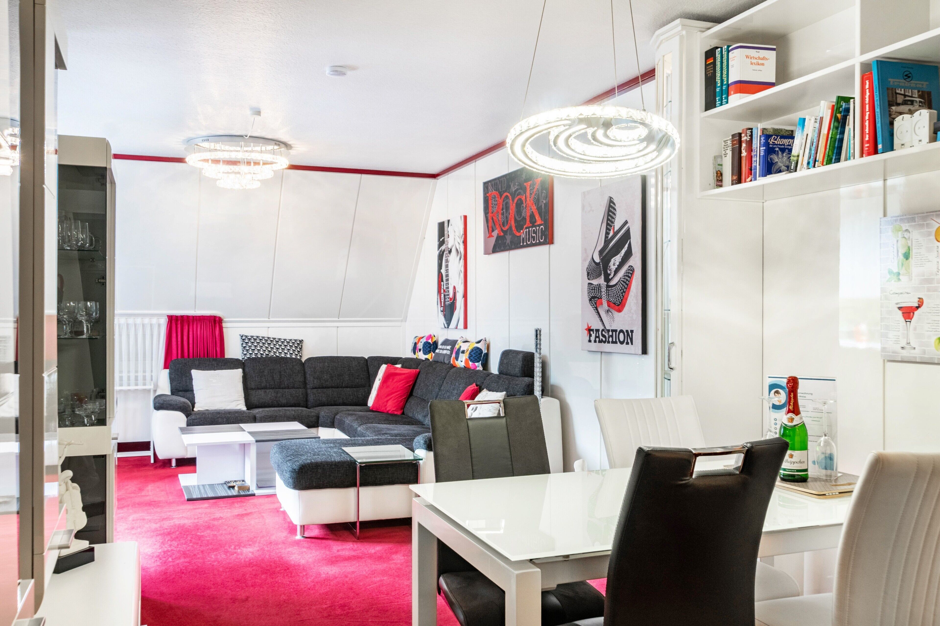 المنشأة من الداخل