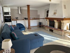 Fernseher, Kamin