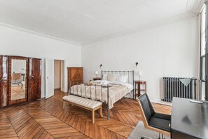 Tabla de planchar con plancha, cunas, cuna de viaje y wifi gratis