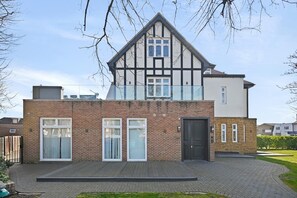 Exterior - Brampton Grove Cozy Apartment - London (London)