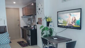 Appartamento, 1 camera da letto, piscina privata, vista piscina | Servizio della camera