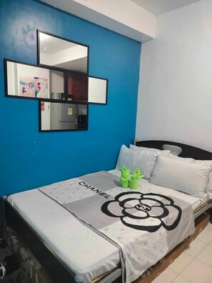 Condo, 1 Bedroom, Private Pool, City View - Modern Condo in Quezon City With Private Pool and City Views (Quezon City)