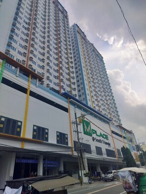 Condo, 1 Bedroom, Private Pool, City View | Exterior - Modern Condo in Quezon City With Private Pool and City Views (Quezon City)