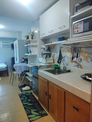 Condo, City View | 1 bedroom - Cozy City Getaway in Quezon City - Entire Condo for Rent (Quezon City)