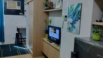 Condo, 1 Bedroom, Private Pool, City View | Interior