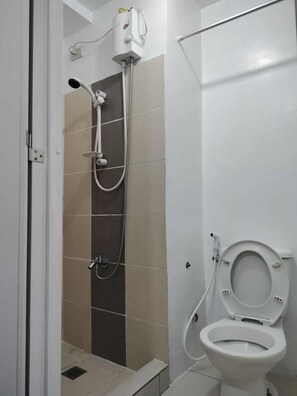 Appartement, 1 slaapkamer, privézwembad, uitzicht op de stad | Badkamer