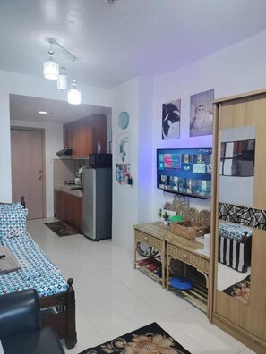 Condo, 1 Bedroom, Private Pool, City View | Interior - Luxurious Condo in Quezon City With Private Pool and City Views (Quezon City)
