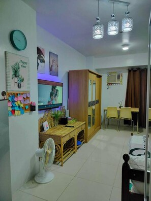 Condo, 1 Bedroom, Private Pool, City View | 1 bedroom - Luxurious Condo in Quezon City With Private Pool and City Views (Quezon City)