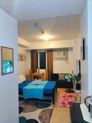1 bedroom - Luxurious 9th Floor Studio in Quezon City With Private Pool (Quezon City)