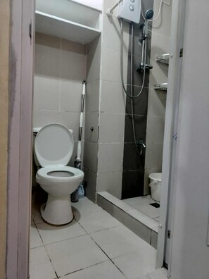 Condo, 1 Bedroom, Private Pool, Pool View | Bathroom - Spacious 1-bedroom Condo in Quezon City With Private Pool (Quezon City)