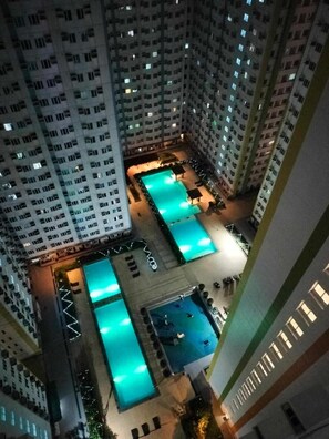 Pool - Spacious 1-bedroom Condo in Quezon City With Private Pool (Quezon City)