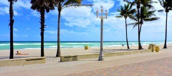 2/2 Beach View Cottage for 6-Community Heated Pool