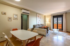 Apartment | Dining