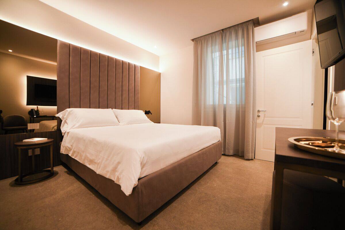Luxury Suite | In-room safe, blackout drapes, soundproofing, free WiFi