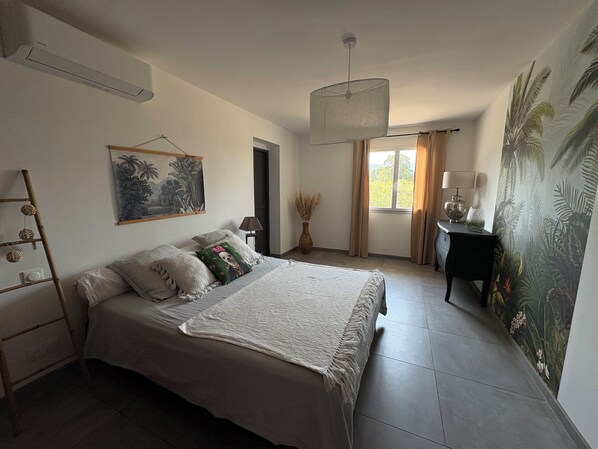 2 bedrooms, internet, bed sheets