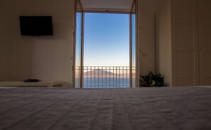 Panoramic Triple Room, Sea View | Water view