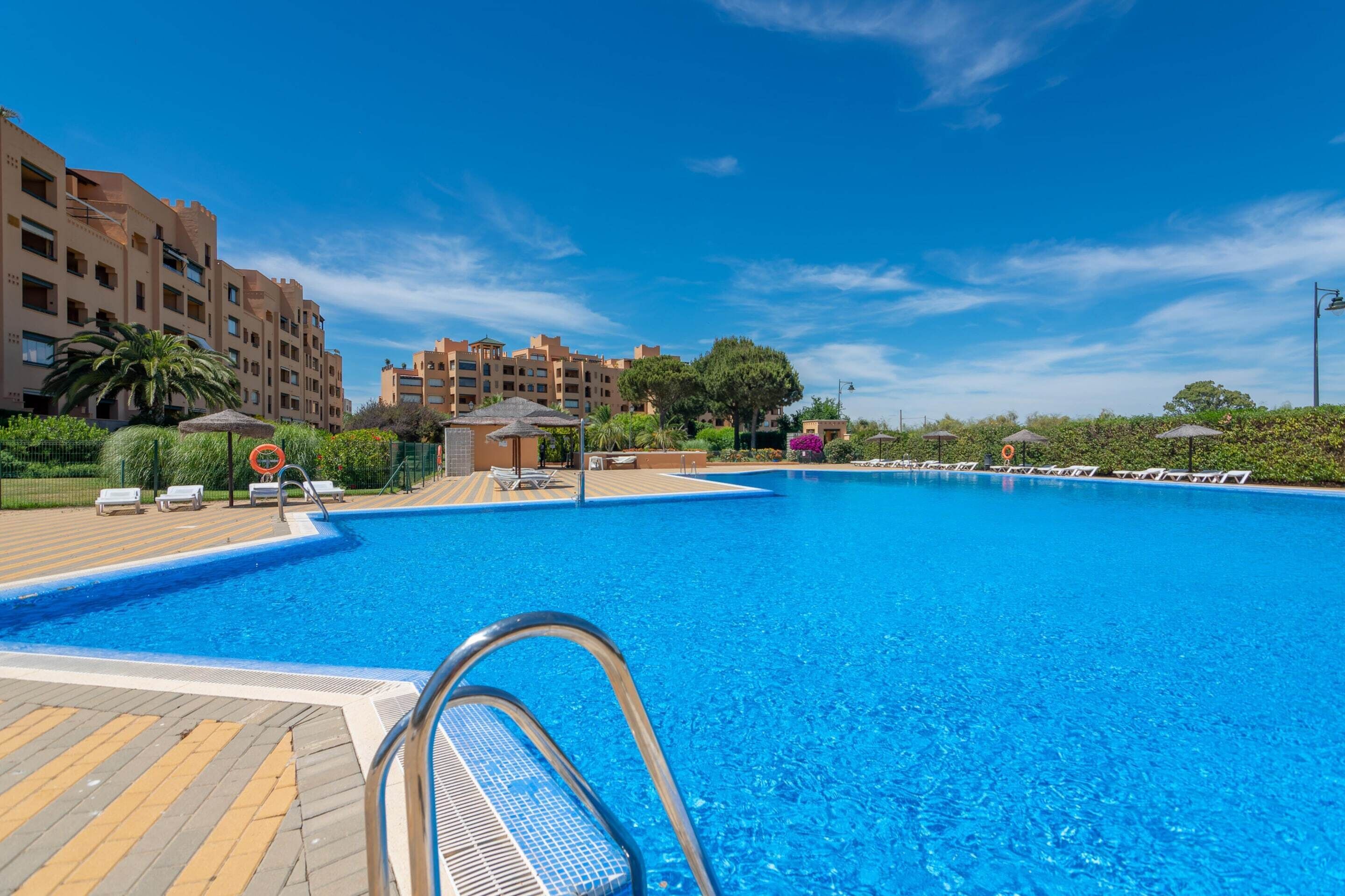 Apartment | Pool | Outdoor pool