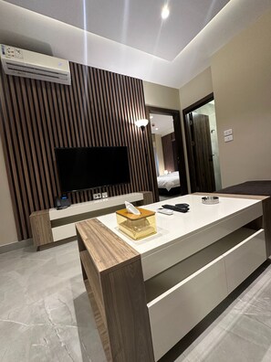 Apartment, 1 Bedroom, Accessible, Smoking | 1 bedroom