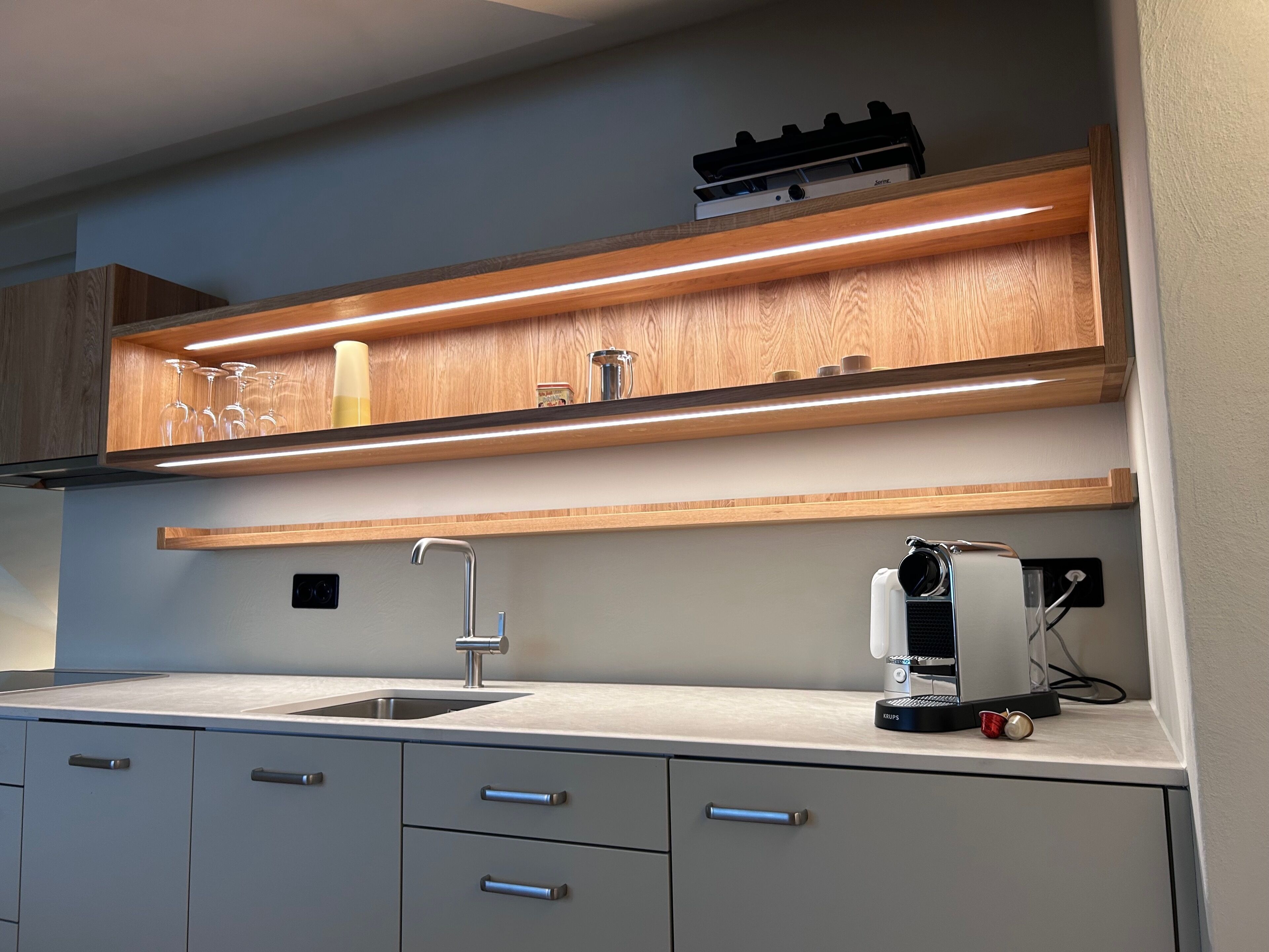 Apartament Deluxe | Cuina privada | Frigorífic, forn, placa de cuina i rentaplats 