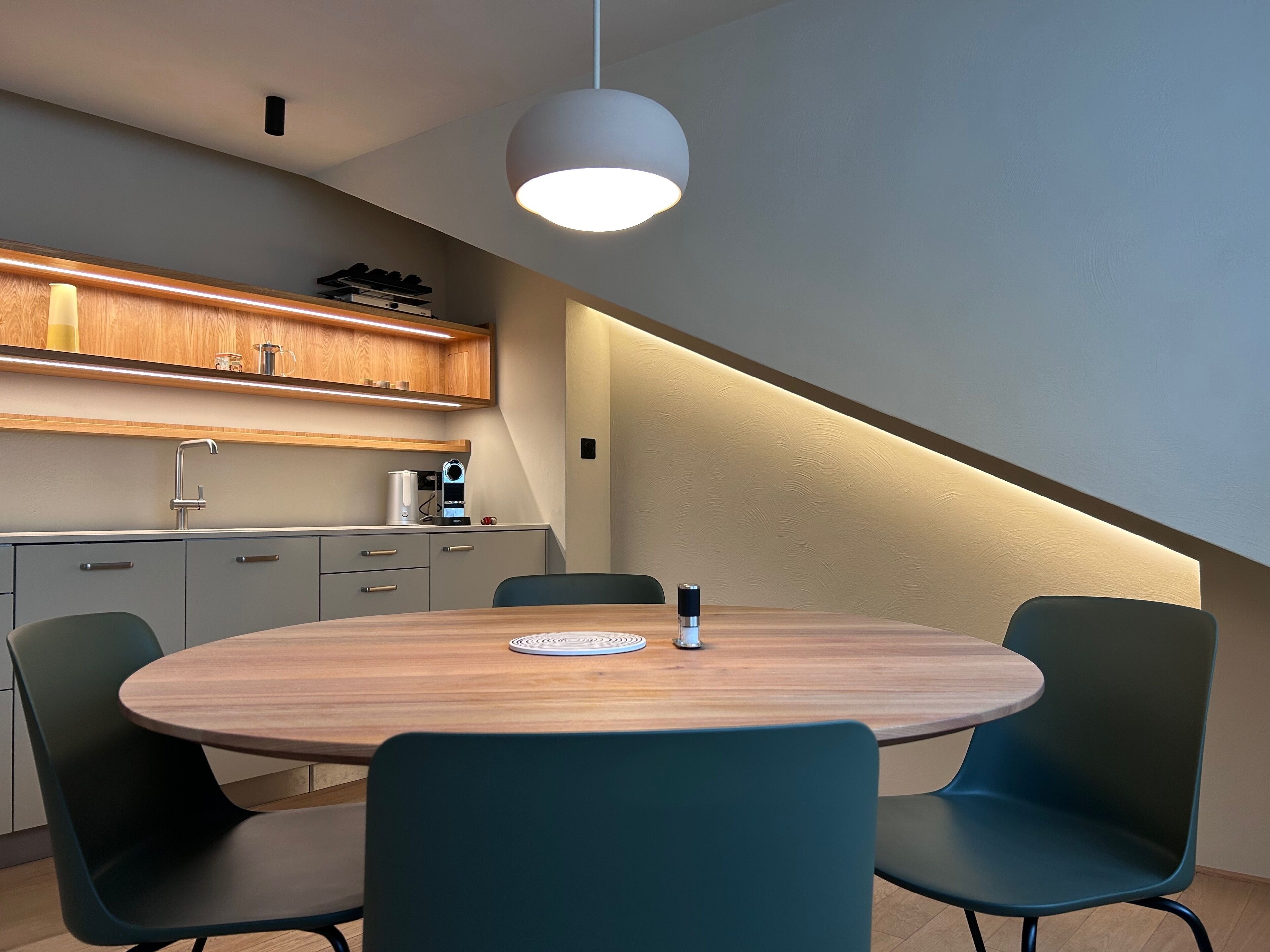 Apartment Top Floor | In-room dining