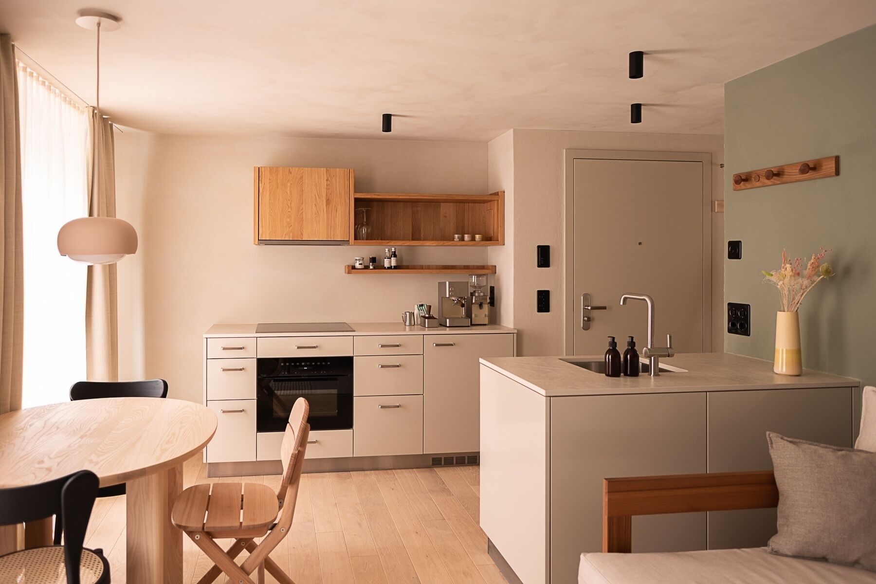 Apartament superior | Cuina privada | Frigorífic, forn, placa de cuina i rentaplats 