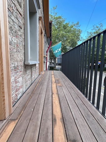 Apartment Middle Floor | Balcony