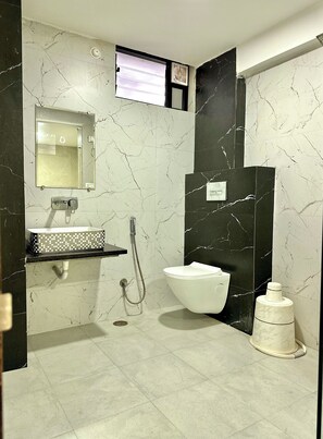Deluxe Room | Bathroom