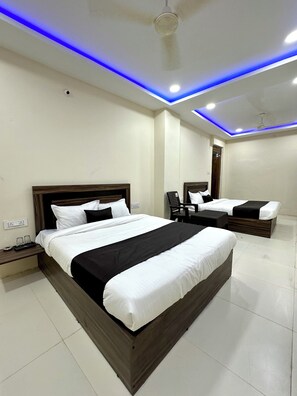 Deluxe Room - Hotel JMD 11 (Indore)