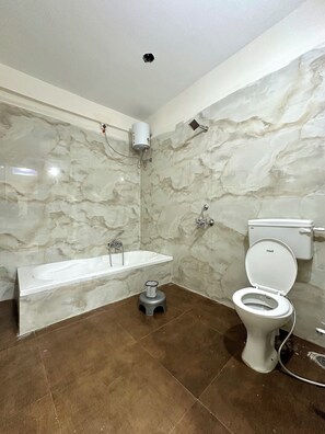 Deluxe Room | Bathroom - Hotel JMD 11 (Indore)