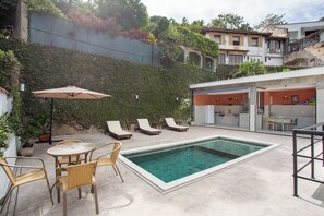 Outdoor pool - Spacious home with views of Christ the Redeemer (Rio de Janeiro)
