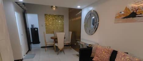 Maison, 1 chambre, balcon, vue ville | Salle de séjour