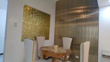 House, 1 Bedroom, Balcony, City View | Dining room