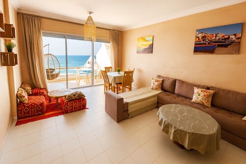 Seaside Group Surf Retreat • Direct Beach Access With Kitchen and WiFi Taghazout
