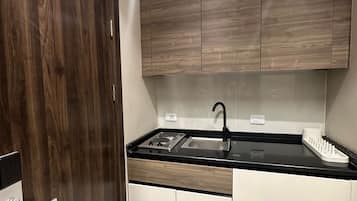 Apartment, 1 Bedroom, Accessible, Smoking | Private kitchen