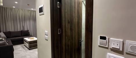 Apartment, 1 Bedroom, Accessible, Smoking | Bathroom