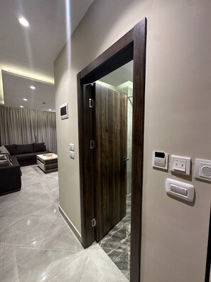 Apartment, 1 Bedroom, Accessible, Smoking | Bathroom