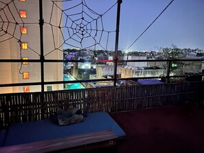 Rooftop terrace - The Pink Chapter Hostel, Jaipur (Jaipur)