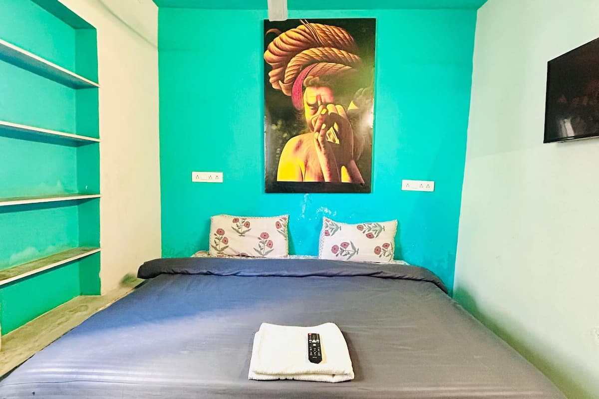 Classic Room | Individually decorated, individually furnished, free WiFi, bed sheets