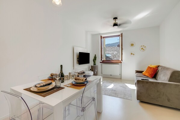 21-inch Smart TV with cable channels - Appartamento Feva (Riva del Garda)