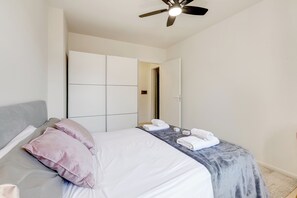 1 bedroom, bed sheets