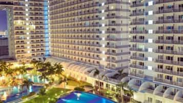 Hồ bơi ngoài trời