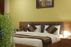 Superior Double Room, Balcony, City View | Desk, laptop workspace, soundproofing, iron/ironing board - Hotel TMS Grand (New Delhi)