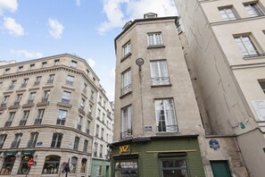 Exterior - Chic 1BR by Châtelet & Louvre (Paris)