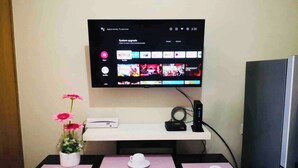 Apartamento, 1 quarto, para fumantes, vista para a cidade | Comodidades do quarto