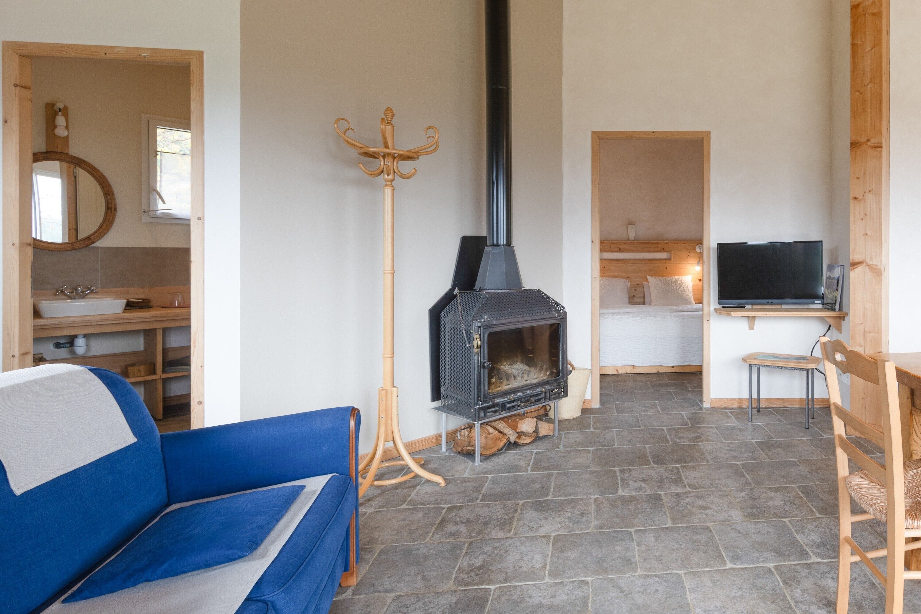 2 chambres, fer et planche à repasser, Wi-Fi, draps fournis