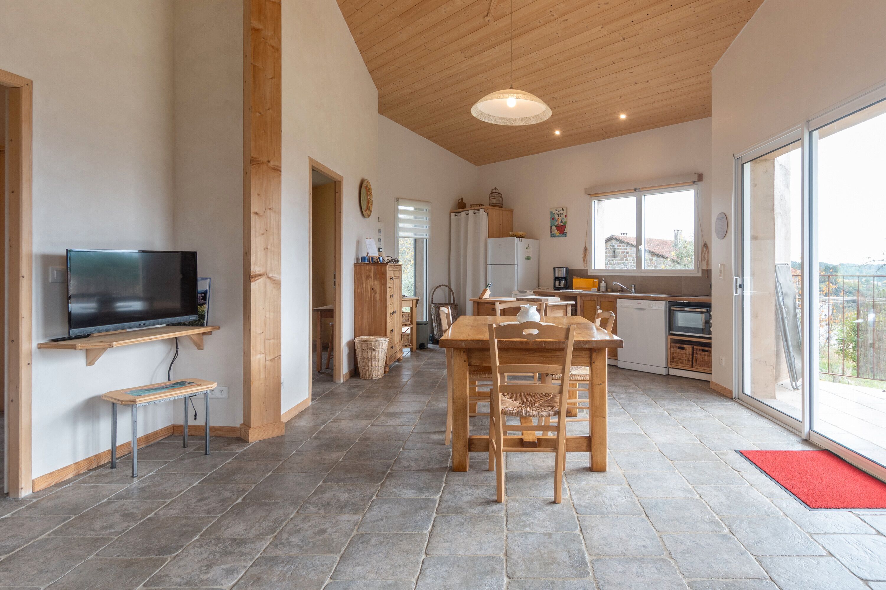 Jääkaappi, uuni, liesi, astianpesukone