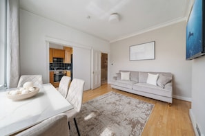 Living area - Elegant 2 Bed Home in Kensington - Central London (London)